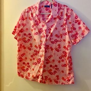 DELIGHTFUL DEALS 💰Karen Scott Floral Camp Shirt